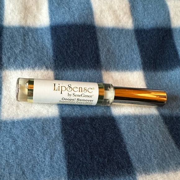 LipSense by SeneGence- Oops Remover - Picture 1 of 1